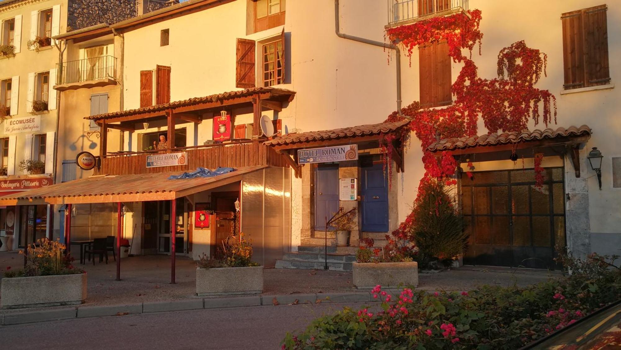 Auberge Roman La Javie Ngoại thất bức ảnh