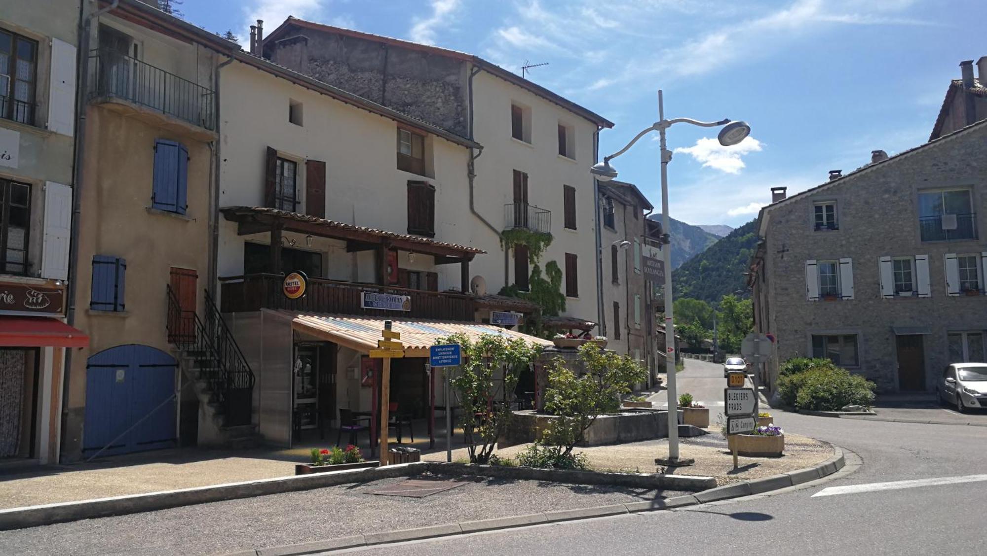 Auberge Roman La Javie Ngoại thất bức ảnh